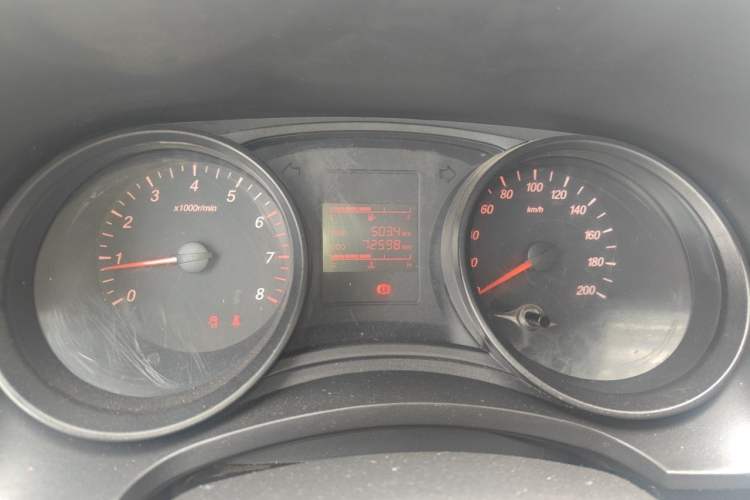 Used Wuling Hongguang 2019 1.5L S Basic Version China VI Standard LAR Odometer Close Up