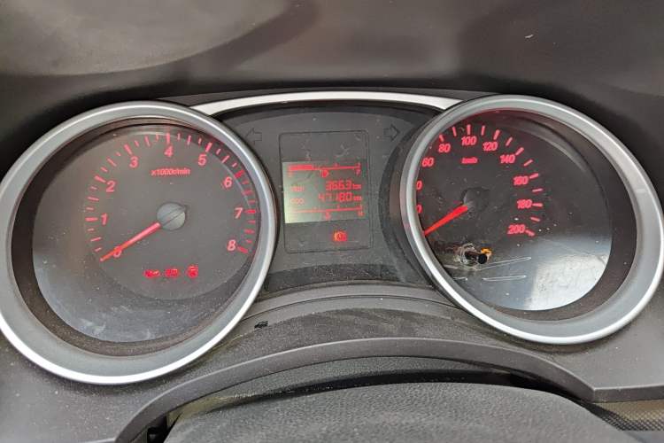 Used Wuling Hongguang 2019 1.5L S Standard Version China VI LAR Odometer Close Up