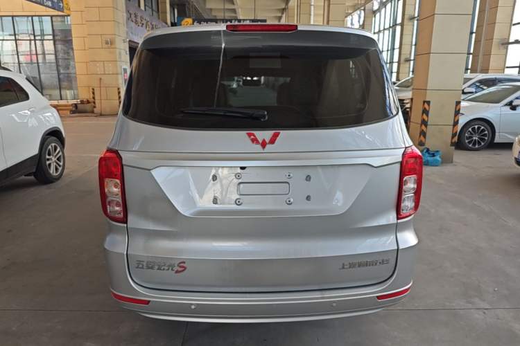 Used Wuling Hongguang 2019 1.5L S Comfort Edition China VI LAR Rear