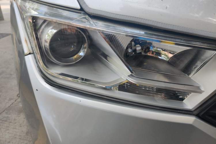 Used Wuling Hongguang 2019 1.5L S Comfort Edition China VI LAR Right Front Headlight