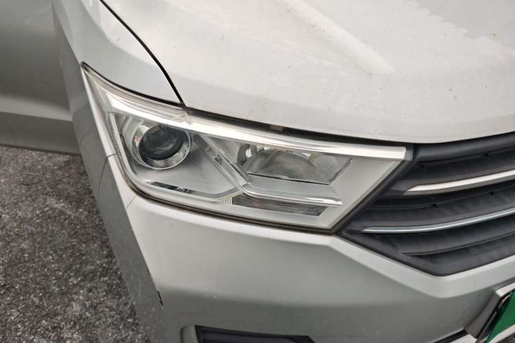 Used Wuling Hongguang 2019 1.5L S Comfort Edition China VI LAR Right Front Headlight