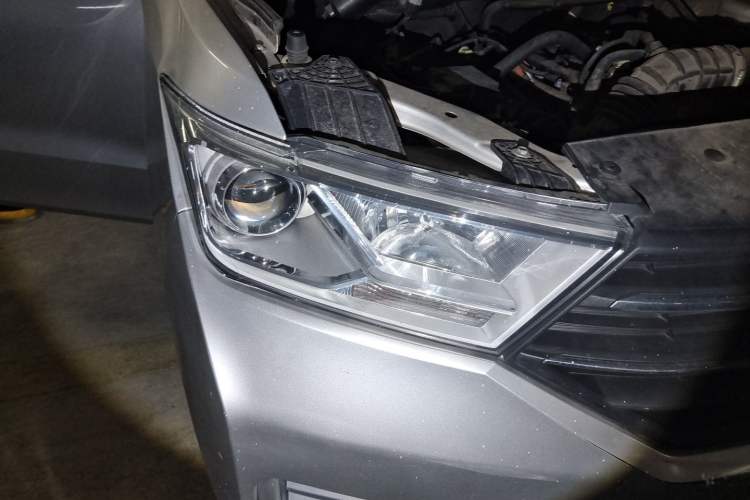 Used Wuling Hongguang 2019 1.5L S Comfort Edition China VI LAR Right Front Headlight