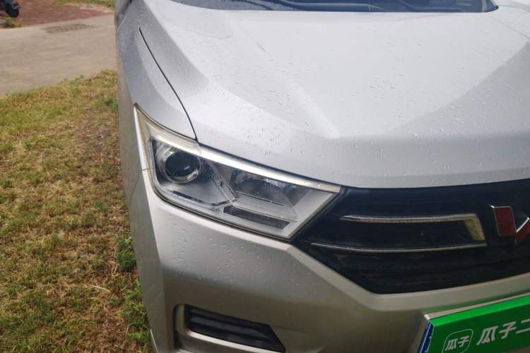 Used Wuling Hongguang 2019 1.5L S Comfort Edition China VI LAR Right Front Headlight