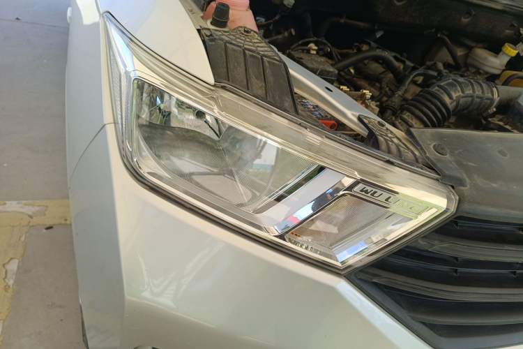 Used Wuling Hongguang 2019 1.5L S Basic Version China VI Standard LAR Right Front Headlight
