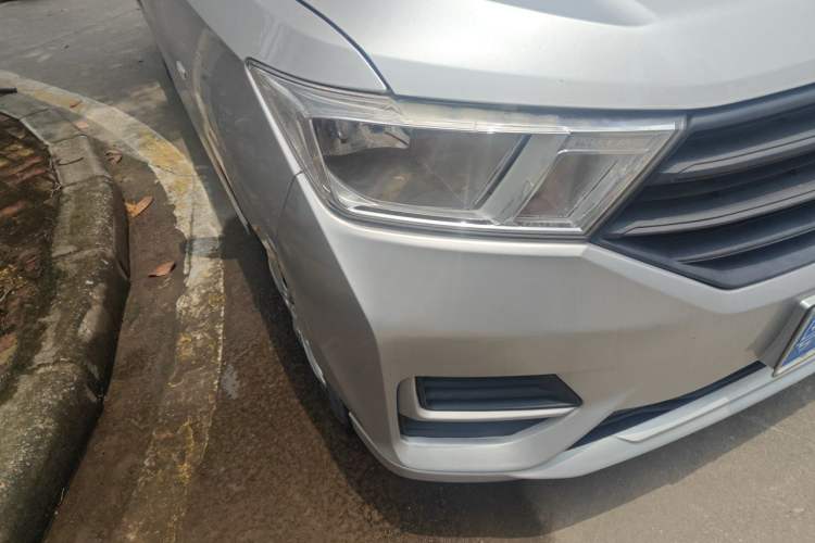 Used Wuling Hongguang 2019 1.5L S Basic Version China VI Standard LAR Right Front Headlight
