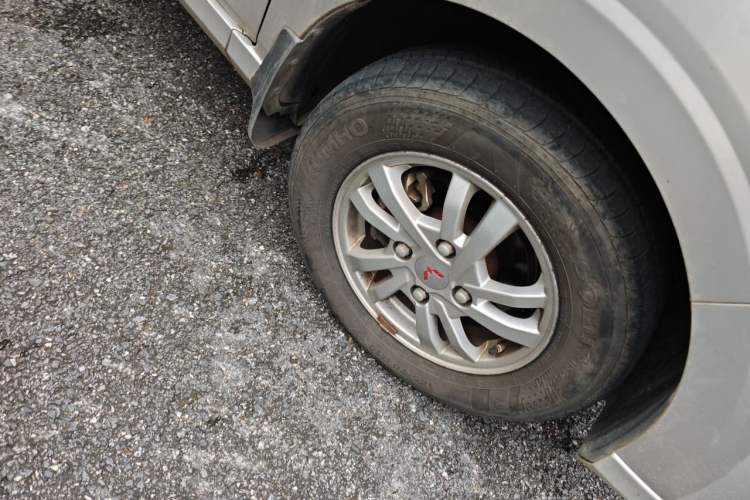 Used Wuling Hongguang 2019 1.5L S Comfort Edition China VI LAR Right Front Wheel Hub