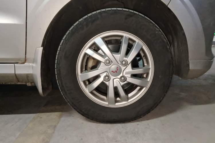 Used Wuling Hongguang 2019 1.5L S Comfort Edition China VI LAR Right Front Wheel Hub