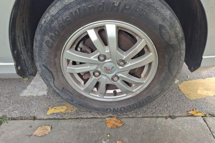 Used Wuling Hongguang 2019 1.5L S Base Version L2B Right Front Wheel Hub