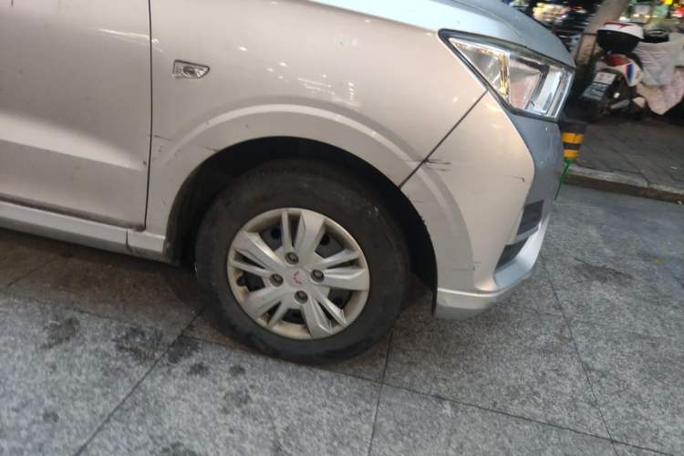 Used Wuling Hongguang 2019 1.5L S Base Version L2B Right Front Wheel Hub