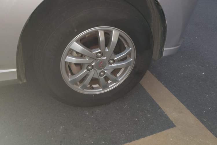 Used Wuling Hongguang 2019 1.5L S Comfort Edition China VI LAR Right Front Wheel Hub