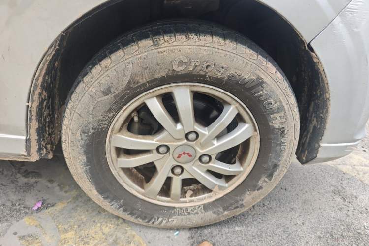 Used Wuling Hongguang 2019 1.5L S Comfort Edition China VI LAR Right Front Wheel Hub