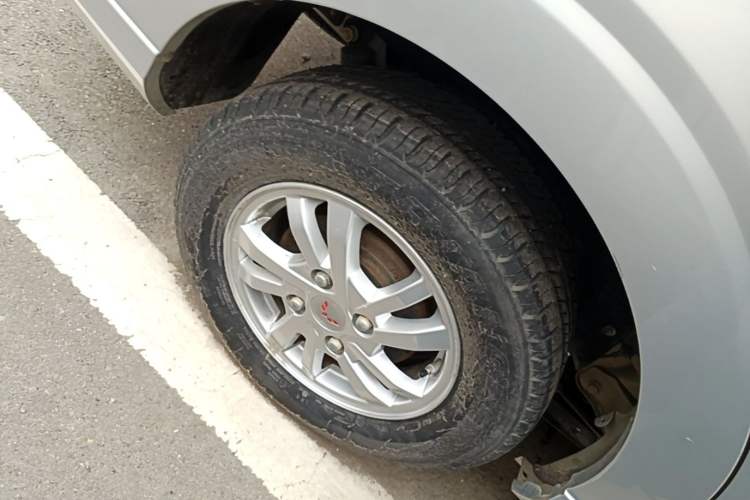 Used Wuling Hongguang 2019 1.5L S Standard Version China VI LAR Right Rear Wheel Hub