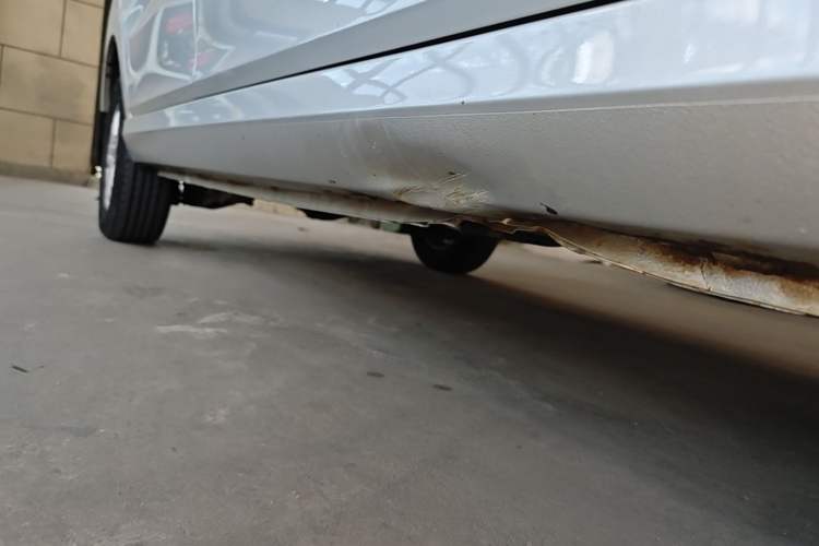 Used Wuling Hongguang 2019 1.5L S Comfort Edition China VI LAR Right Side Sill
