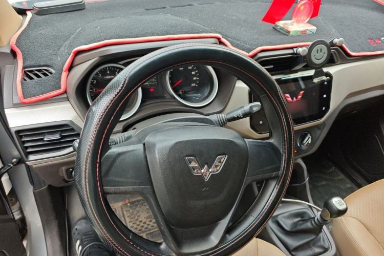 Used Wuling Hongguang 2019 1.5L S Comfort Edition China VI LAR Steering Wheel