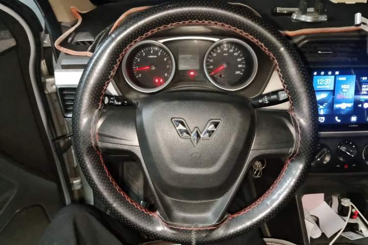 Used Wuling Hongguang 2019 1.5L S Comfort Edition China VI LAR Steering Wheel