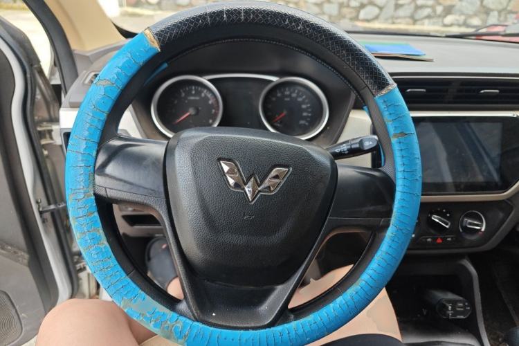 Used Wuling Hongguang 2019 1.5L S Comfort Edition China VI LAR Steering Wheel