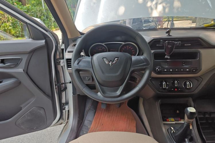 Used Wuling Hongguang 2019 1.5L S Base Version L2B Steering Wheel