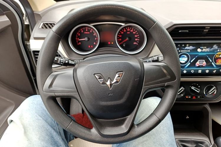 Used Wuling Hongguang 2019 1.5L S Standard Version China VI LAR Steering Wheel