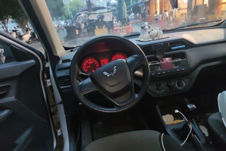 Used Wuling Hongguang 2019 1.5L S Base Version L2B Steering Wheel
