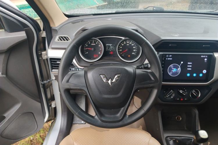 Used Wuling Hongguang 2019 1.5L S Comfort Edition China VI LAR Steering Wheel