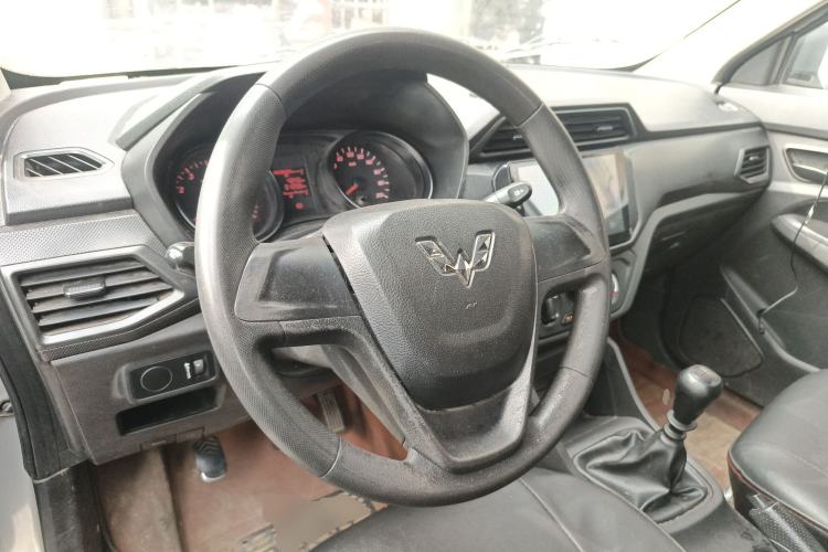 Used Wuling Hongguang 2019 1.5L S Basic Version China VI Standard LAR Steering Wheel
