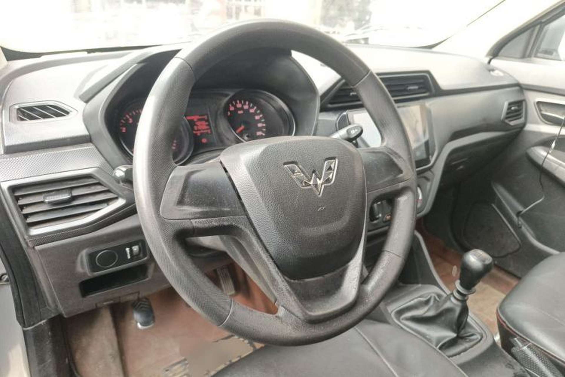 Used Wuling Hongguang 2019 1.5L S Basic Version China VI Standard LAR Steering Wheel