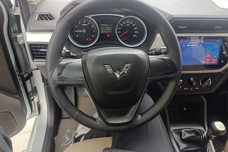 Used Wuling Hongguang 2019 1.5L S Comfort Edition China VI LAR Steering Wheel