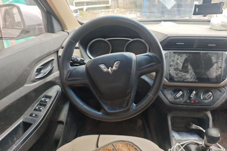 Used Wuling Hongguang 2019 1.5L S Comfort Edition China VI LAR Steering Wheel