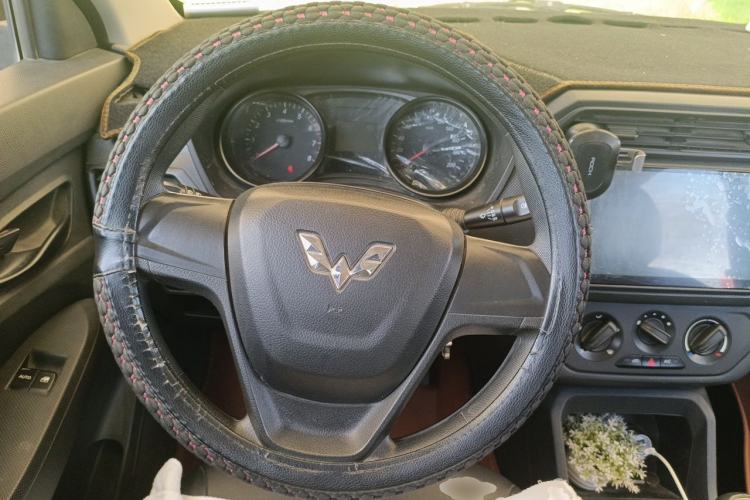 Used Wuling Hongguang 2019 1.5L S Basic Version China VI Standard LAR Steering Wheel