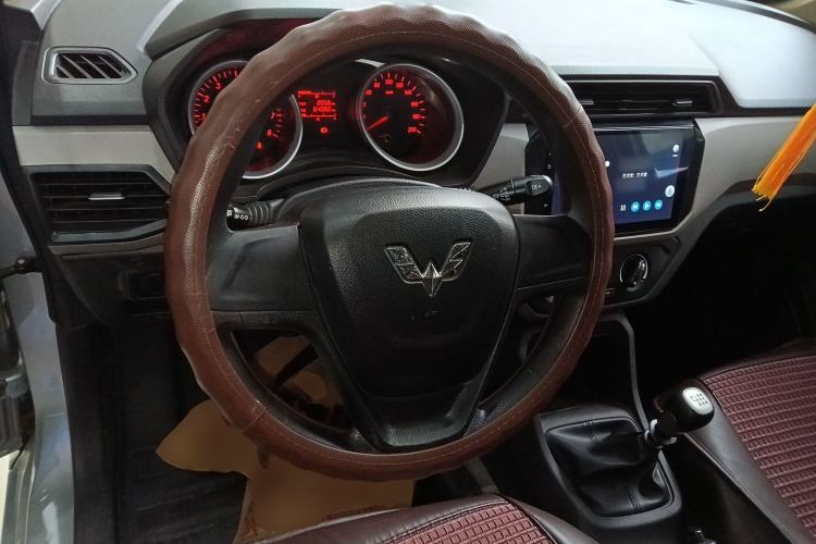 Used Wuling Hongguang 2019 1.5L S Standard Version China VI LAR Steering Wheel
