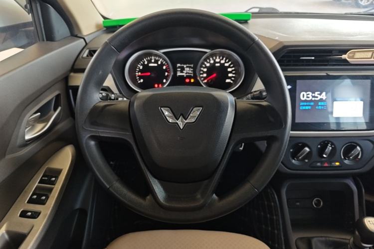 Used Wuling Hongguang 2019 1.5L S Comfort Edition China VI LAR Steering Wheel