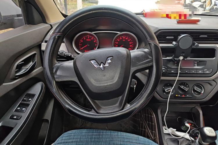 Used Wuling Hongguang 2019 1.5L S Standard Version China VI LAR Steering Wheel
