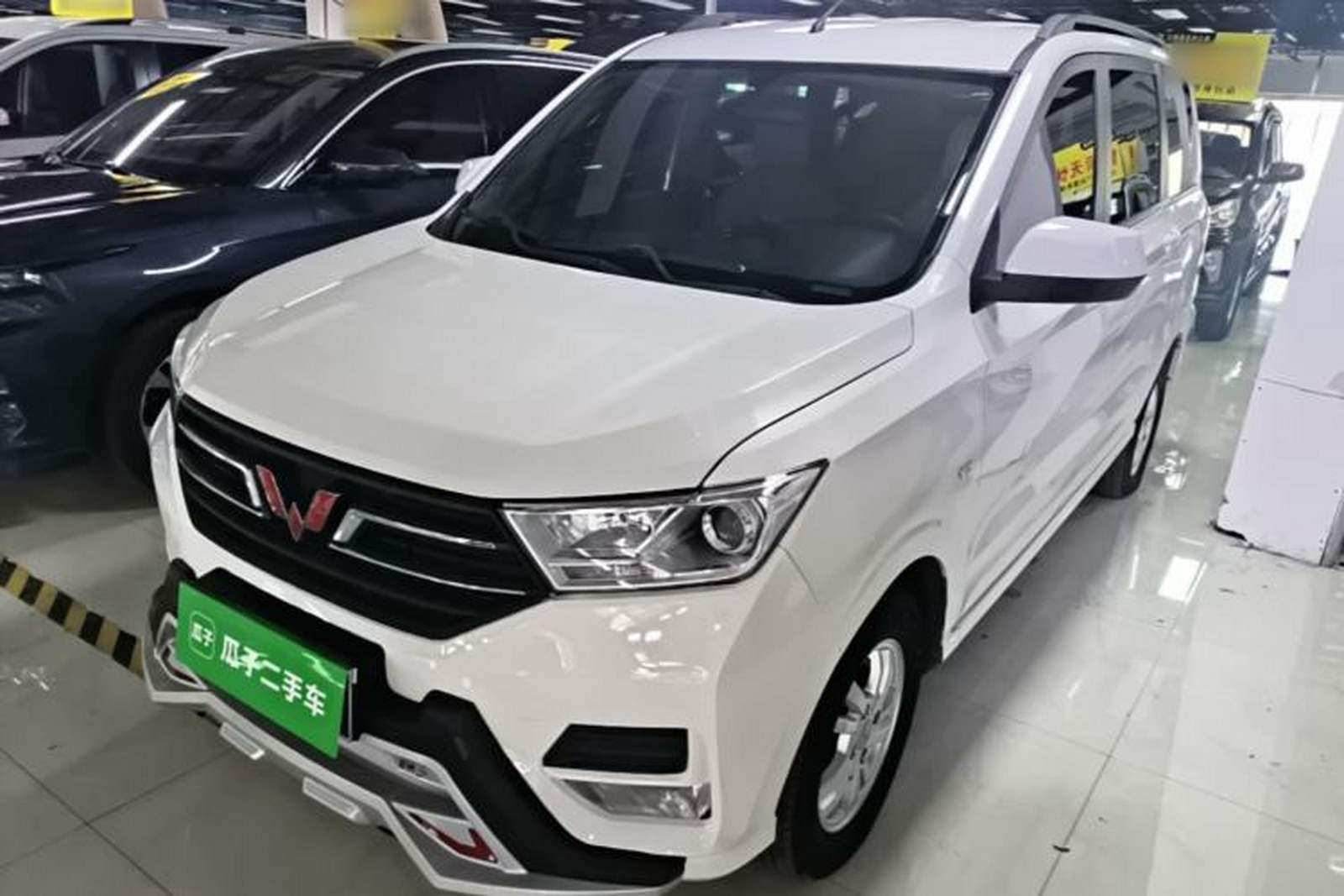 Фото Wuling с площадки