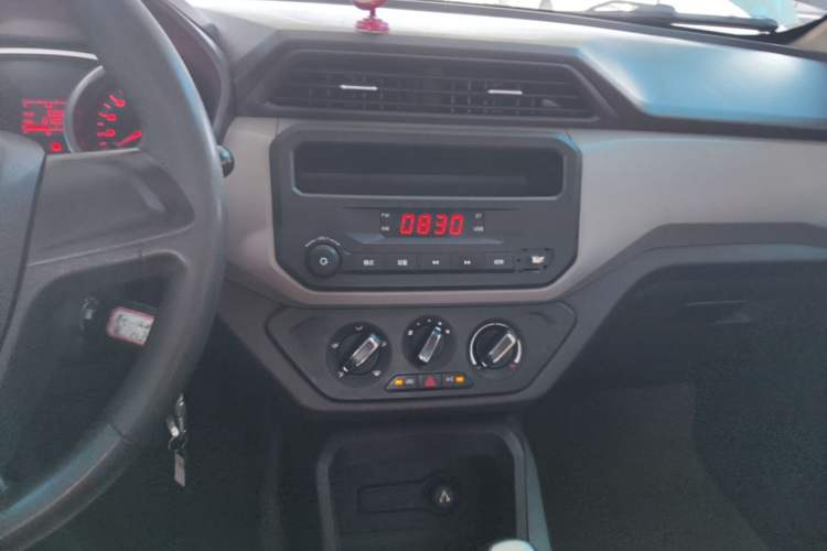 Used Wuling Hongguang 2019 1.5L S Standard Version China VI LAR Audio And AC Panel