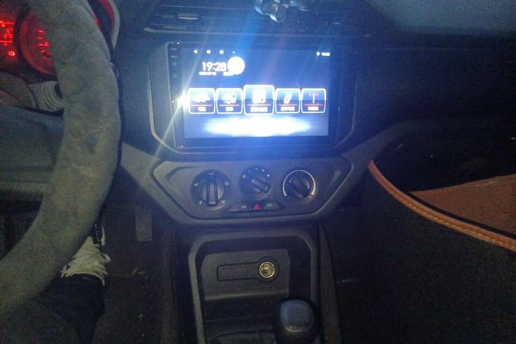 Used Wuling Hongguang 2019 1.5L S Basic Version China VI Standard LAR Audio And AC Panel