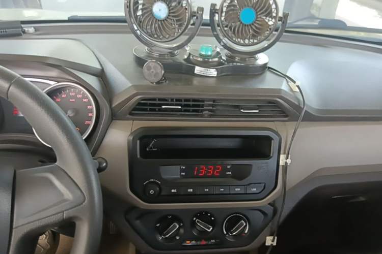 Used Wuling Hongguang 2019 1.5L S Standard Version China VI LAR Audio And AC Panel
