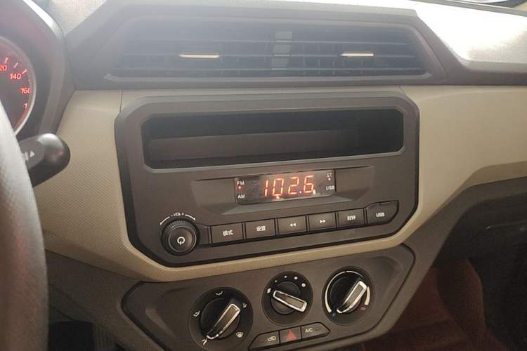 Used Wuling Hongguang 2019 1.5L S Standard Version China VI LAR Audio And AC Panel