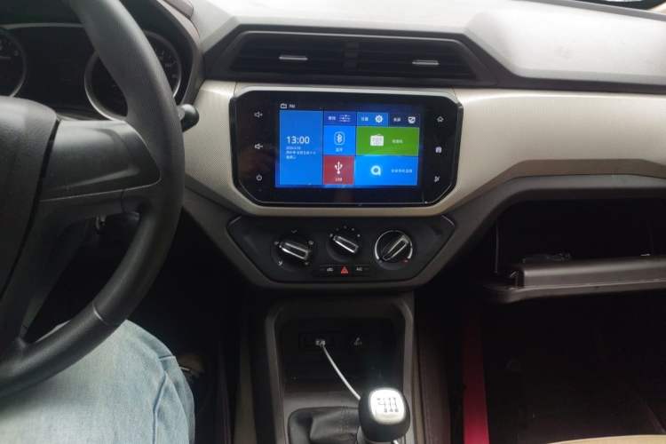 Used Wuling Hongguang 2019 1.5L S Comfort Edition China VI LAR Audio And AC Panel