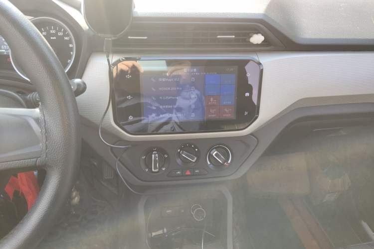 Used Wuling Hongguang 2019 1.5L S Comfort Edition China VI LAR Audio And AC Panel