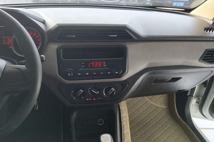 Used Wuling Hongguang 2019 1.5L S Standard Version China VI LAR Audio And AC Panel