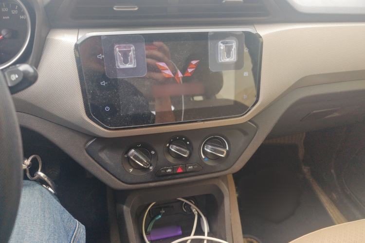 Used Wuling Hongguang 2019 1.5L S Comfort Edition China VI LAR Audio And AC Panel