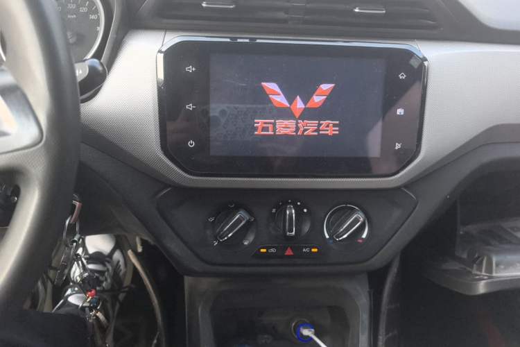 Used Wuling Hongguang 2019 1.5L S Comfort Edition China VI LAR Audio And AC Panel