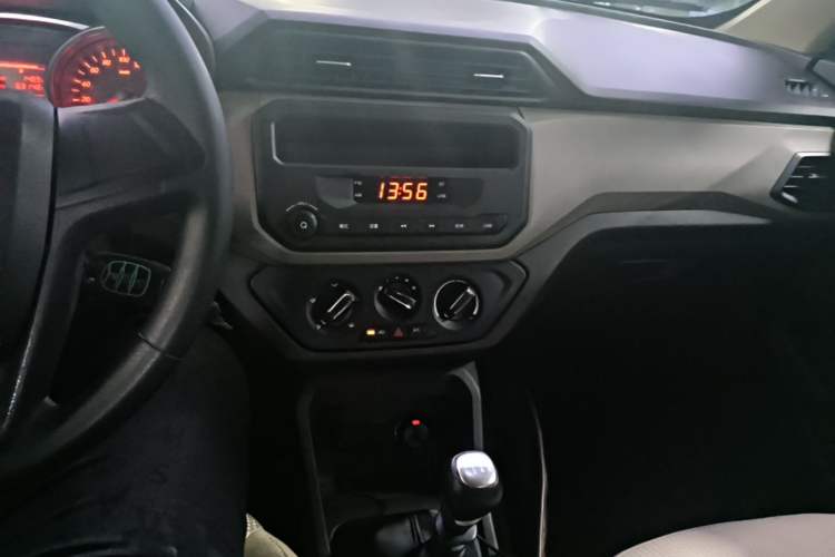Used Wuling Hongguang 2019 1.5L S Standard Version China VI LAR Audio And AC Panel