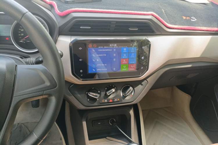 Used Wuling Hongguang 2019 1.5L S Comfort Edition China VI LAR Audio And AC Panel