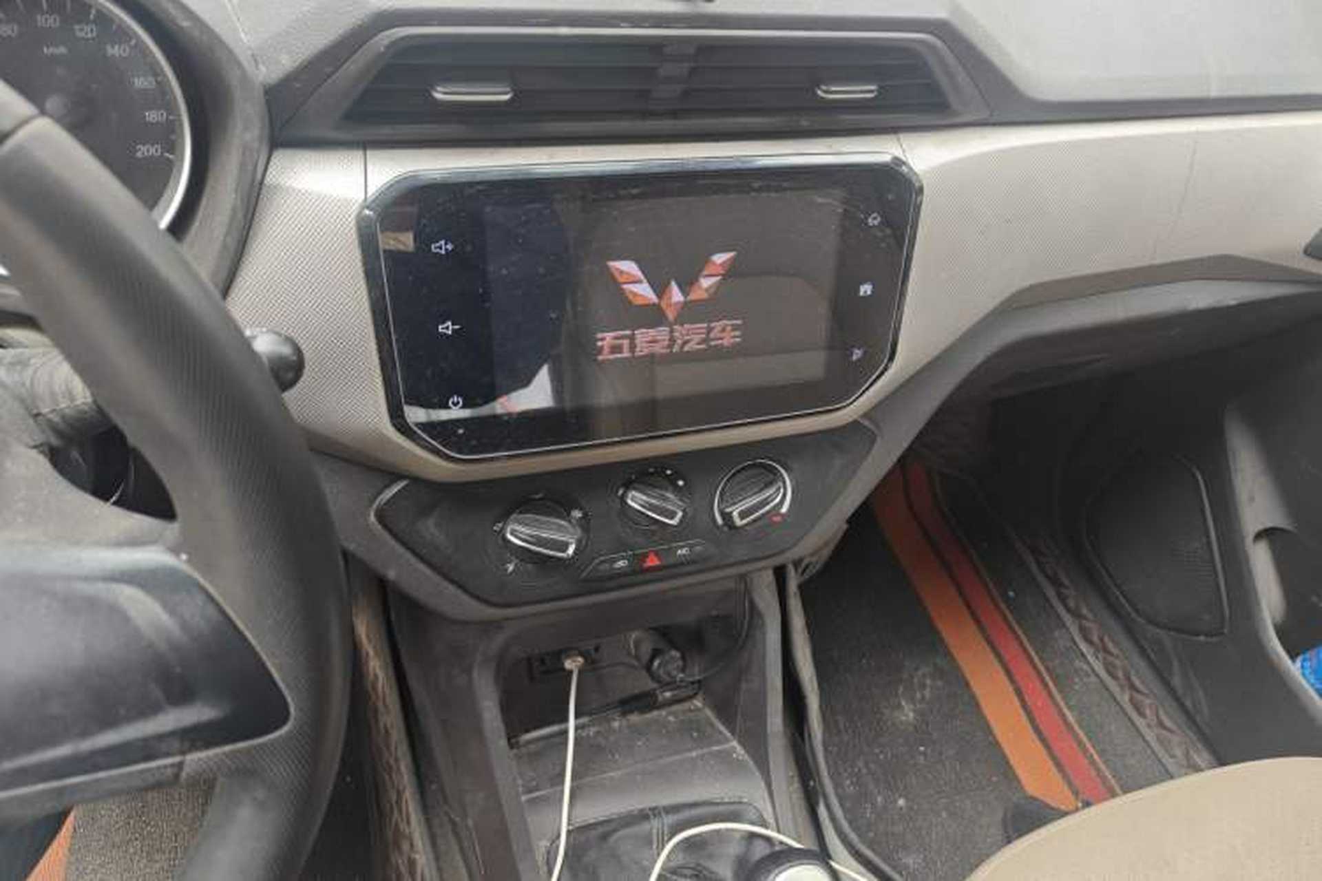 Used Wuling Hongguang 2019 1.5L S Comfort Edition China VI LAR Audio And AC Panel
