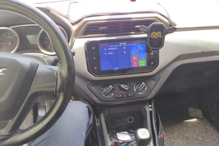 Used Wuling Hongguang 2019 1.5L S Comfort Edition China VI LAR Audio And AC Panel