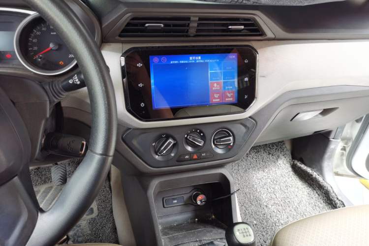 Used Wuling Hongguang 2019 1.5L S Comfort Edition China VI LAR Audio And AC Panel