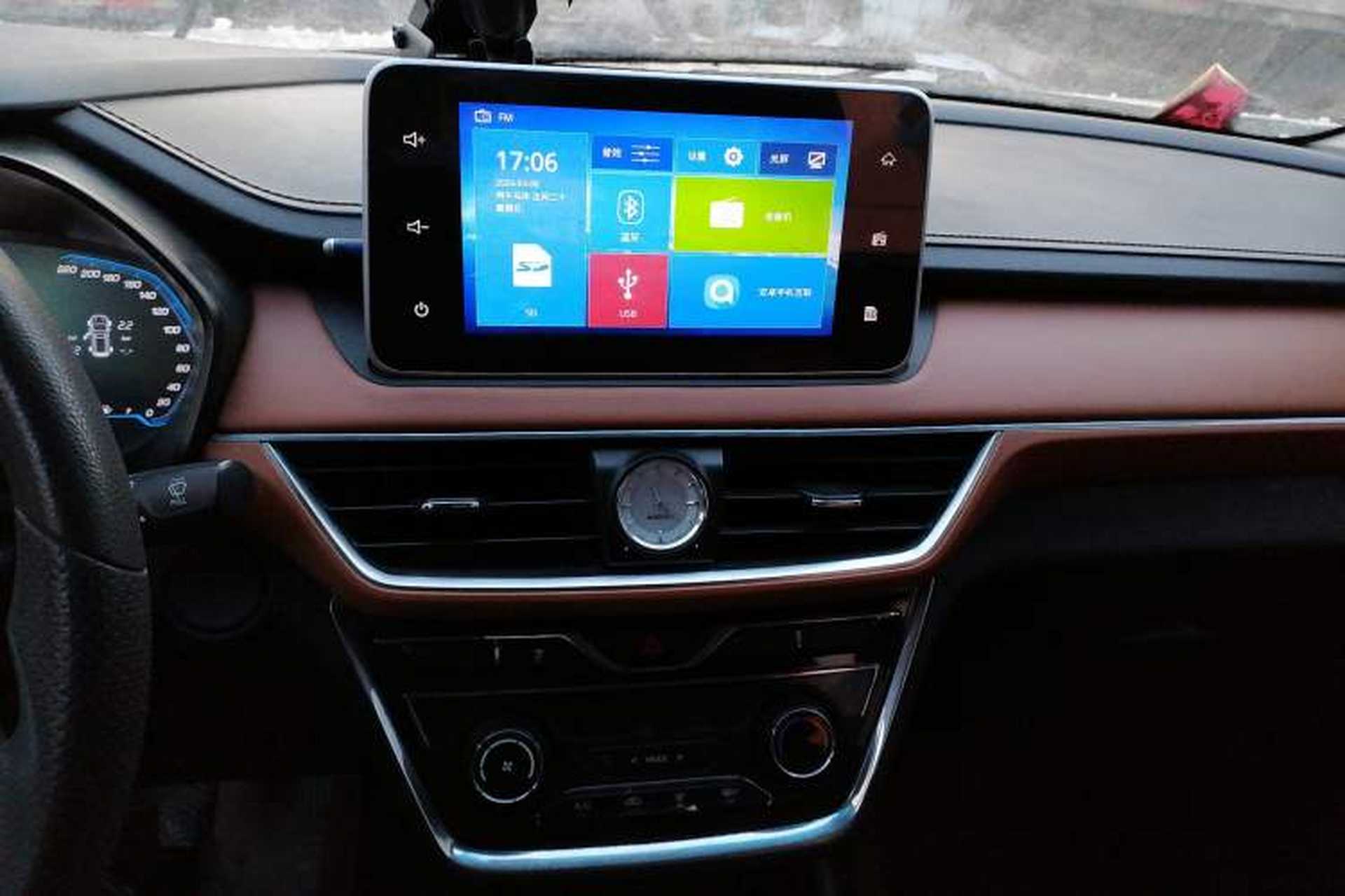 Used Wuling Hongguang 2019 1.5L S Comfort Edition China VI LAR Audio And AC Panel