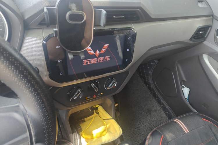 Used Wuling Hongguang 2019 1.5L S Comfort Edition China VI LAR Audio And AC Panel