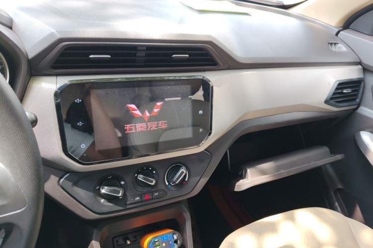 Used Wuling Hongguang 2019 1.5L S Comfort Edition China VI LAR Audio And AC Panel